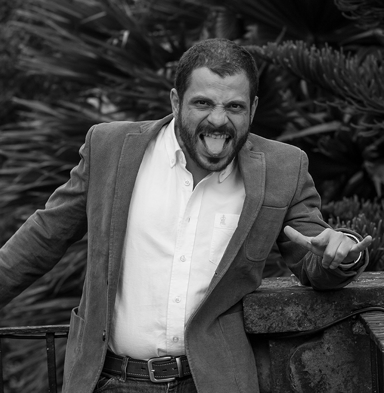 Archie Balardi locutor de radio en Las Koladeras