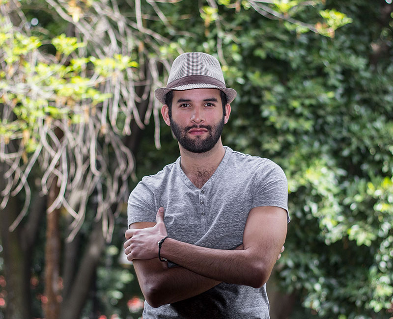 Enrique Olmos, escritor para cine y televisión